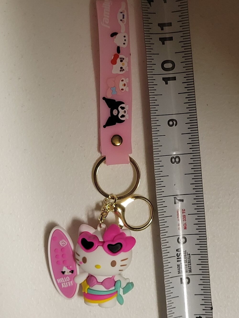 Hello Kitty Pink Surfboard Keychain - Picture 4 of 4
